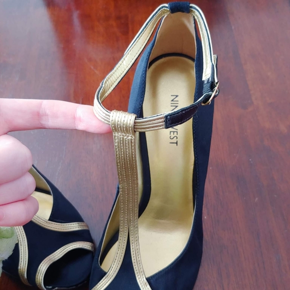 AVAILABLE ONLY IN THE BUNDLE/ Amazing Nine West 9 1/2 Heels, black and gold - Picture 10 of 15